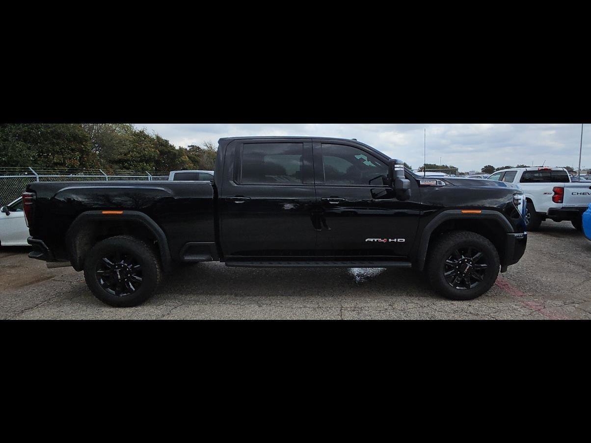 Used 2025 GMC Sierra 2500 AT4 image 4