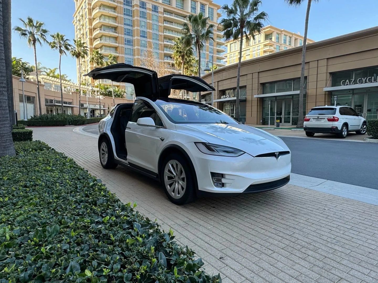 Used 2021 Tesla Model X Long Range AWD/4WD image 2