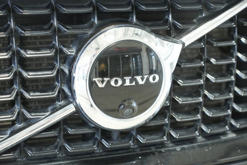 Used 2022 Volvo XC90 T8 R-Design w/ Advanced Package image 11