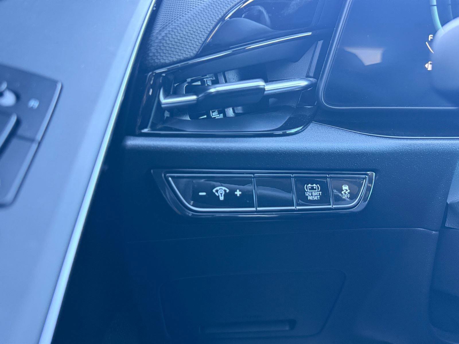 Certified 2023 Kia Niro EX image 23