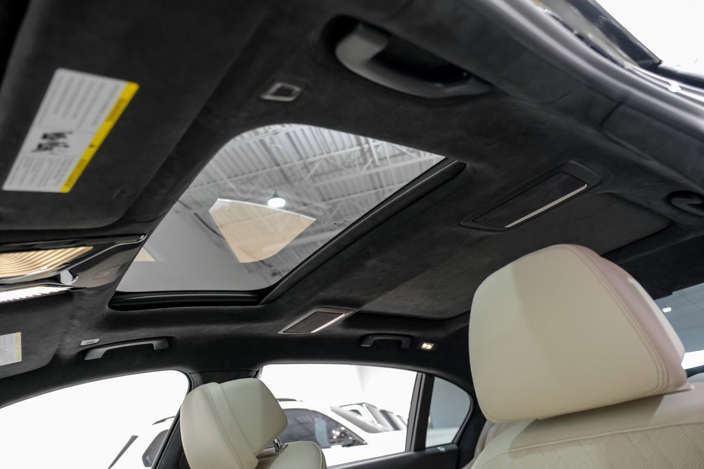 Used 2021 BMW ALPINA B7 xDrive image 8