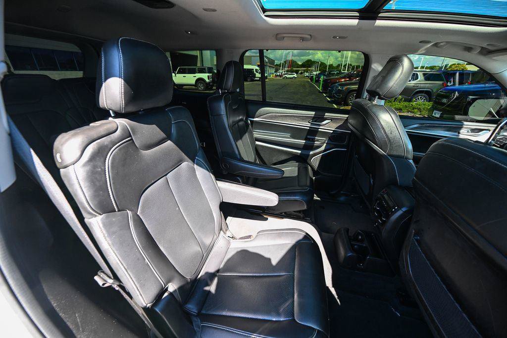 Used 2022 Jeep Grand Cherokee L Limited w/ Luxury Tech Group II AWD/4WD image 29