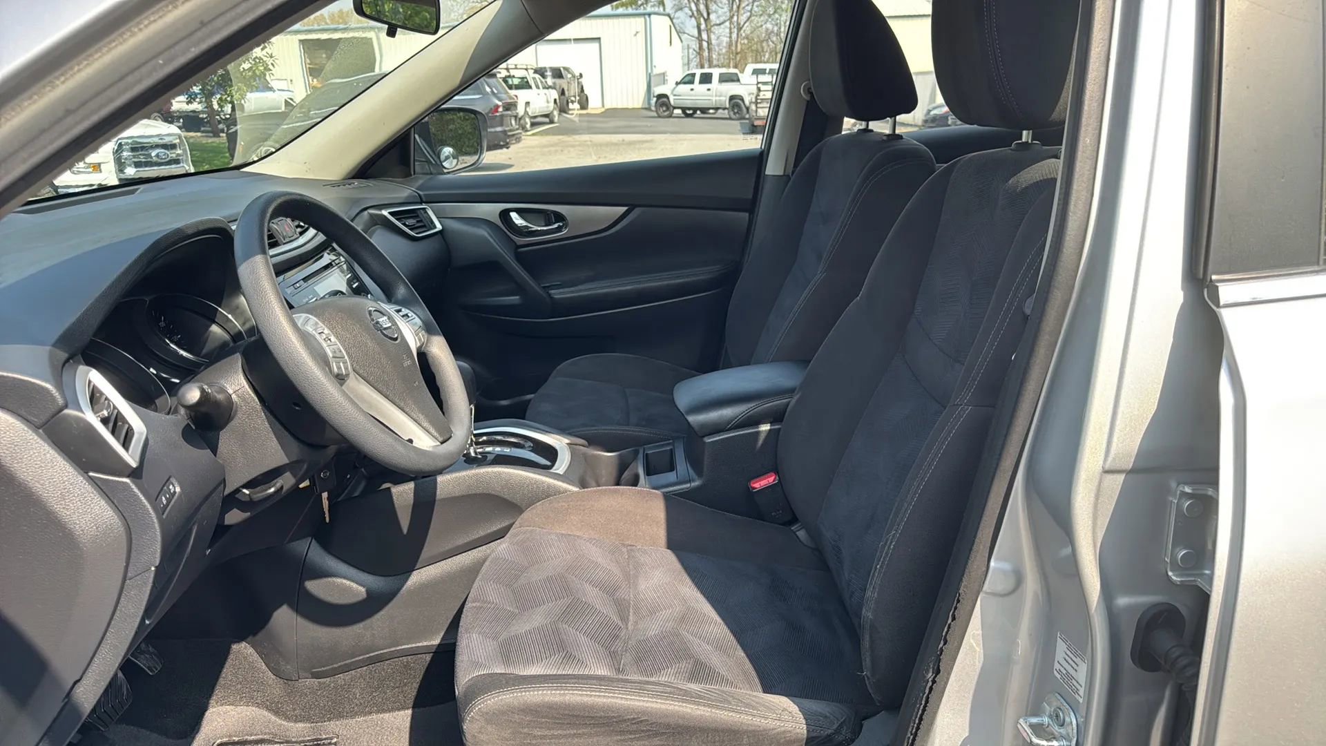 Used 2015 Nissan Rogue S image 10