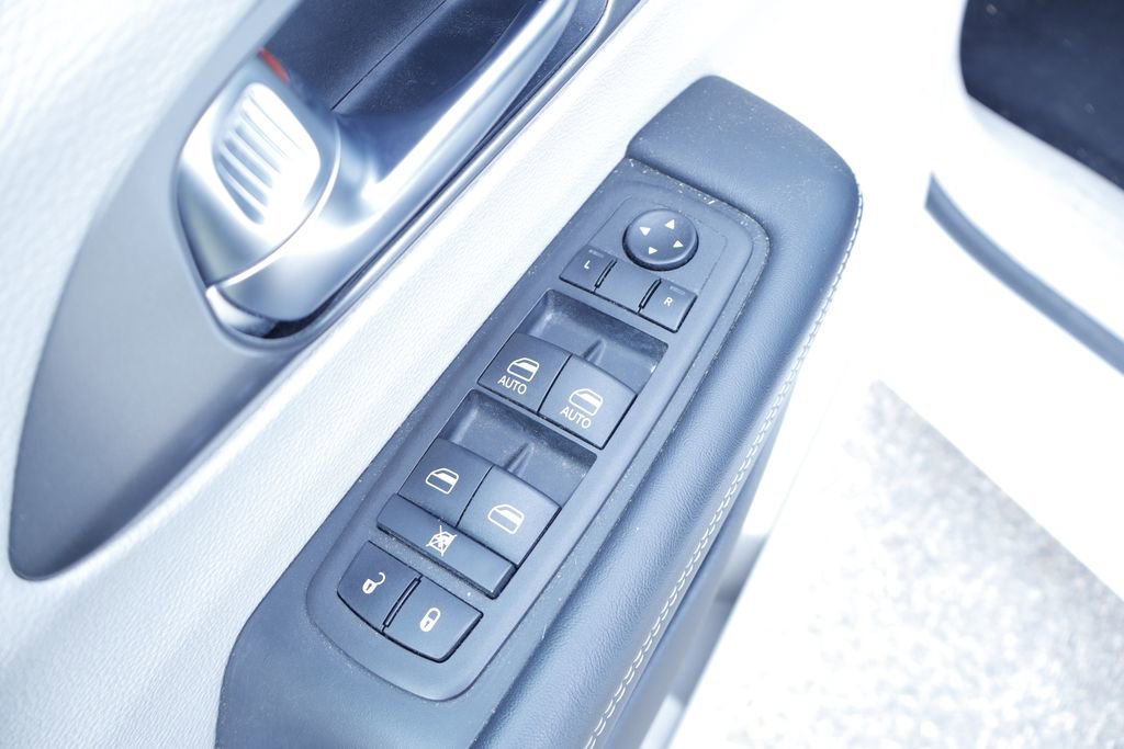 Certified 2023 Chrysler Pacifica Touring-L FWD image 25