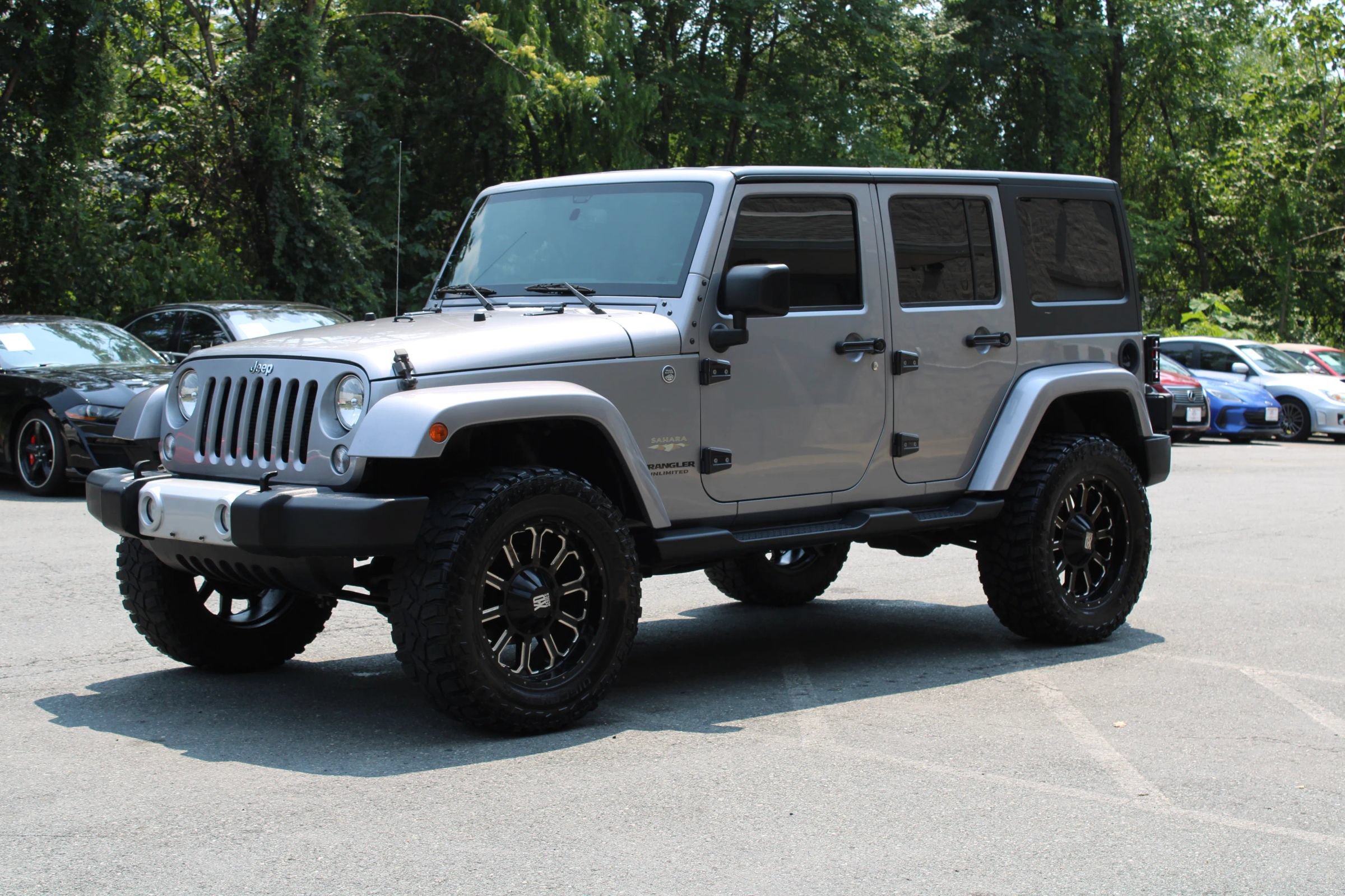 Used 2015 Jeep Wrangler Unlimited Sahara w/ Connectivity Group AWD/4WD image 3