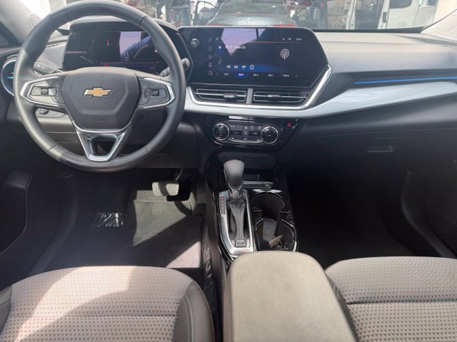 Used 2024 Chevrolet Trax LT w/ Driver Confidence Package FWD image 8