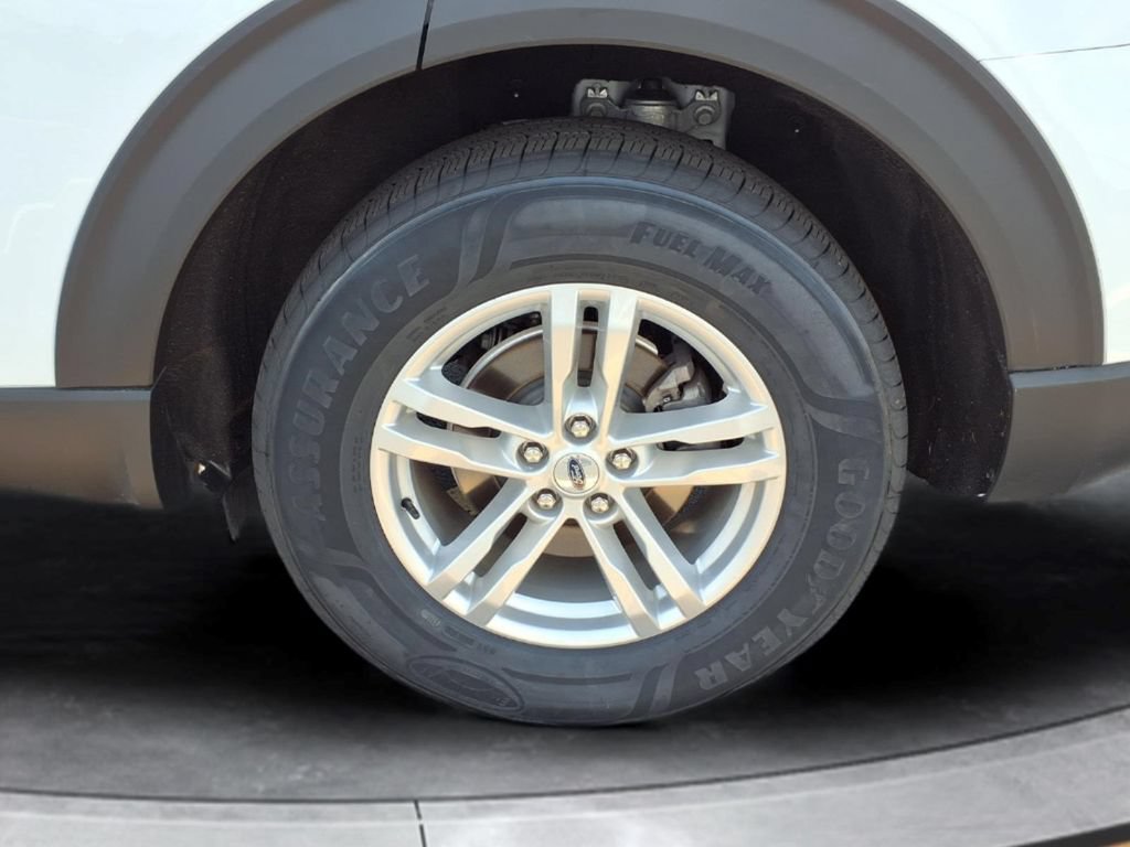 Used 2023 Ford Explorer XLT w/ Equipment Group 202A AWD/4WD image 17