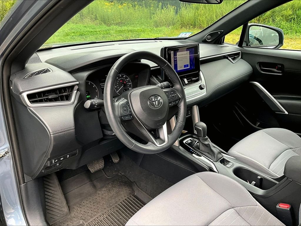 Used 2023 Toyota Corolla Cross AWD Hybrid w/ Moonroof Package image 8