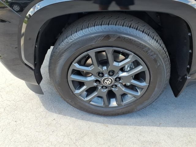 Used 2025 Toyota Sequoia Platinum AWD/4WD image 4