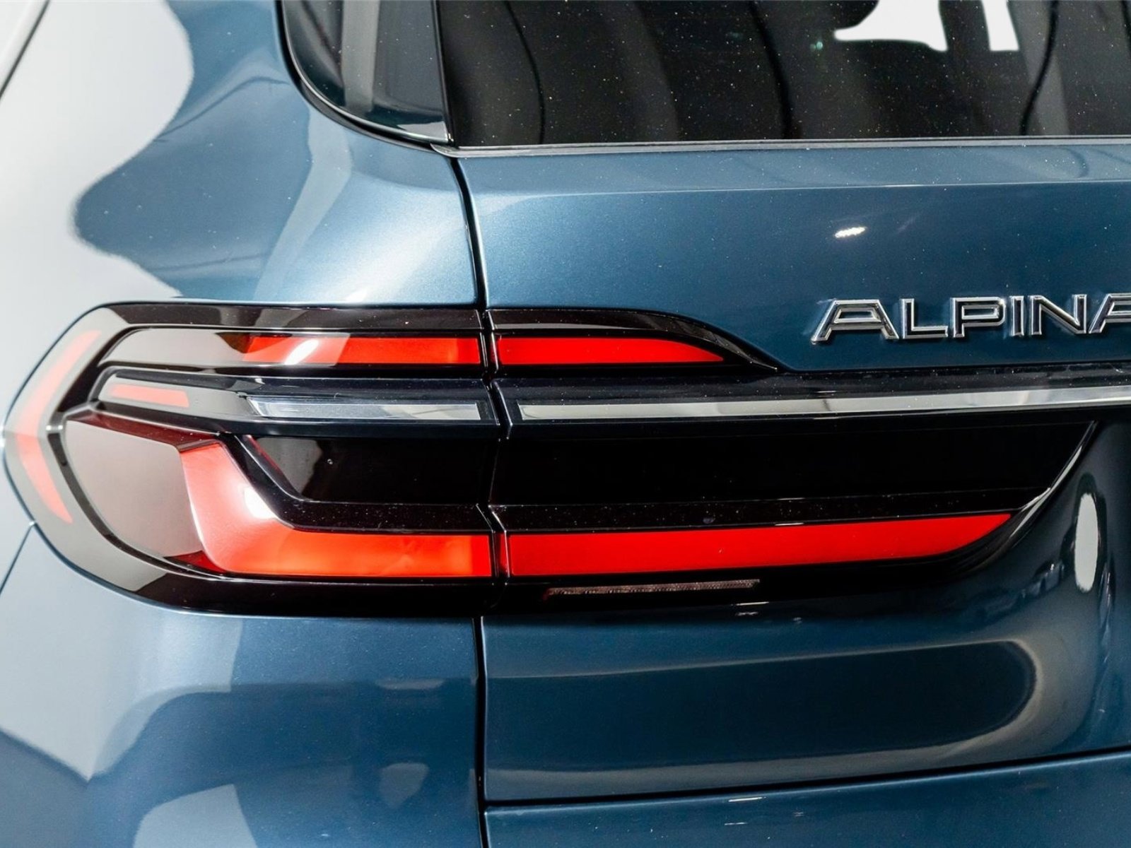 Used 2025 BMW ALPINA XB7 AWD/4WD image 11