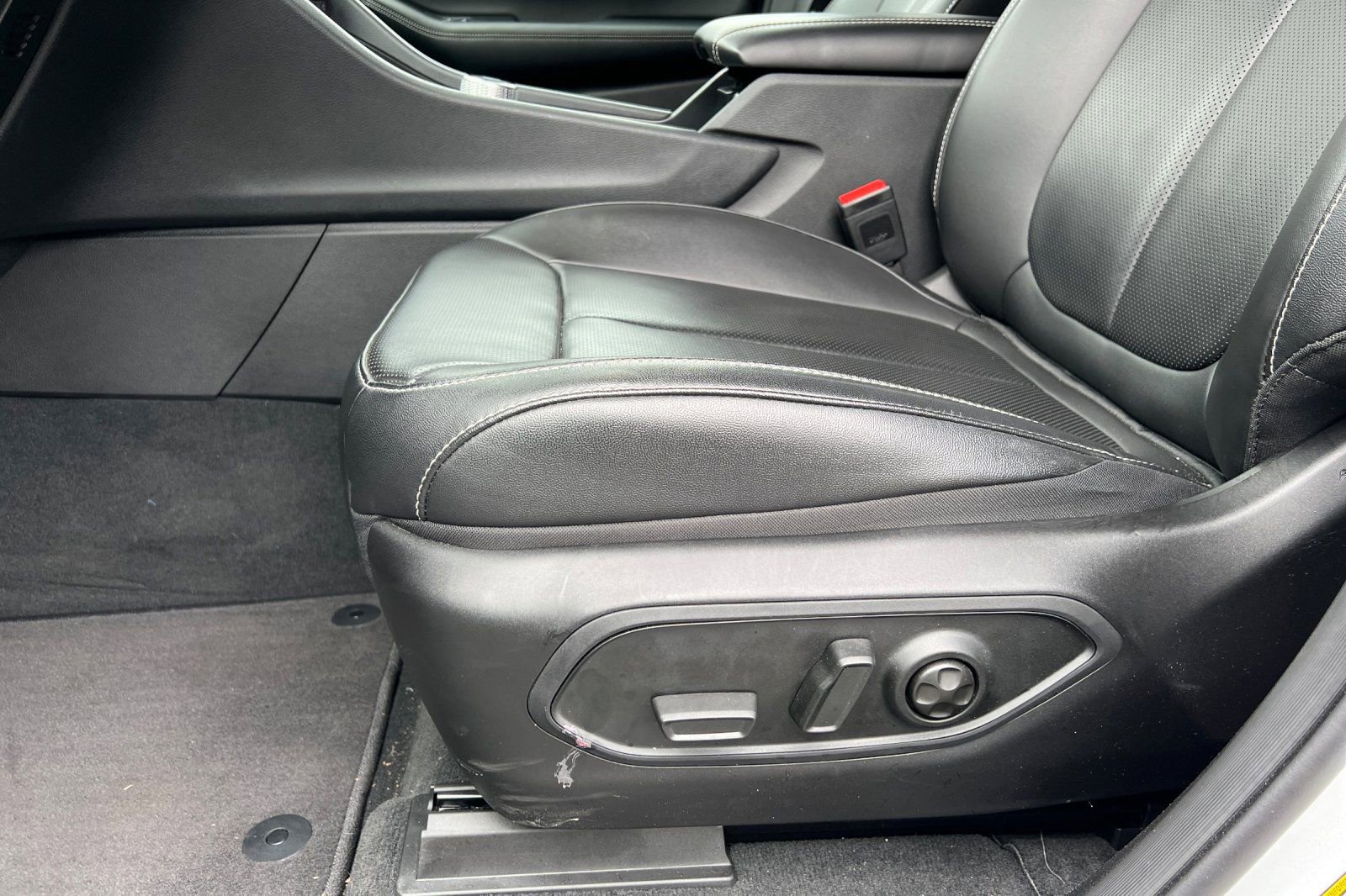 Used 2025 Jeep Grand Cherokee Limited 4xe image 15