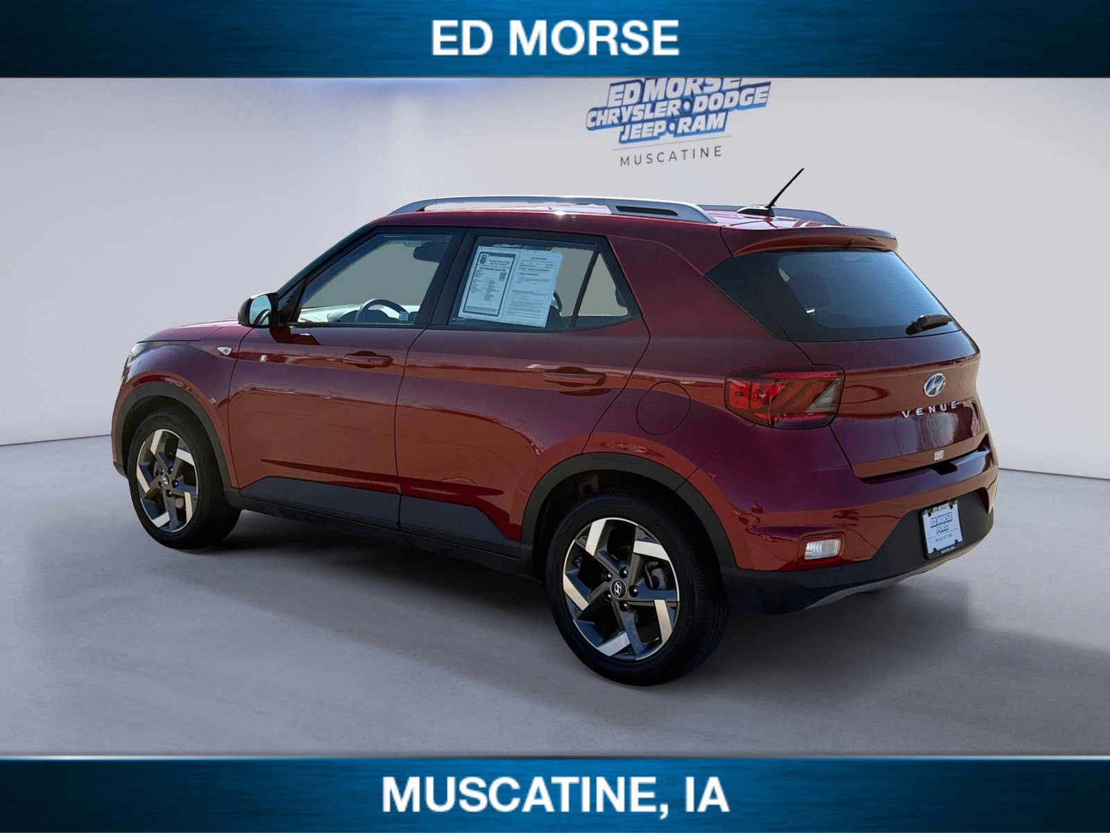 Used 2025 Hyundai Venue SEL image 3