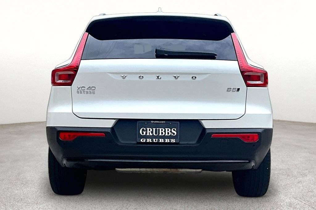 Certified 2026 Volvo XC40 B5 Plus AWD/4WD image 5