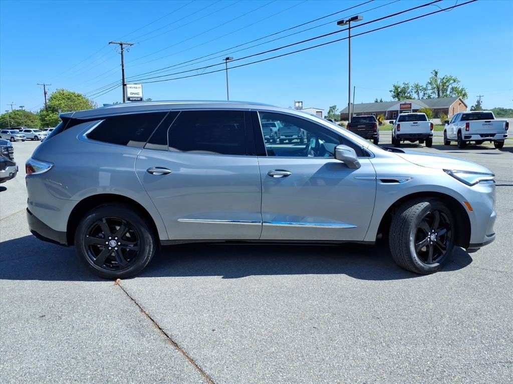 Used 2024 Buick Enclave Essence w/ Sport Touring Edition AWD/4WD image 3