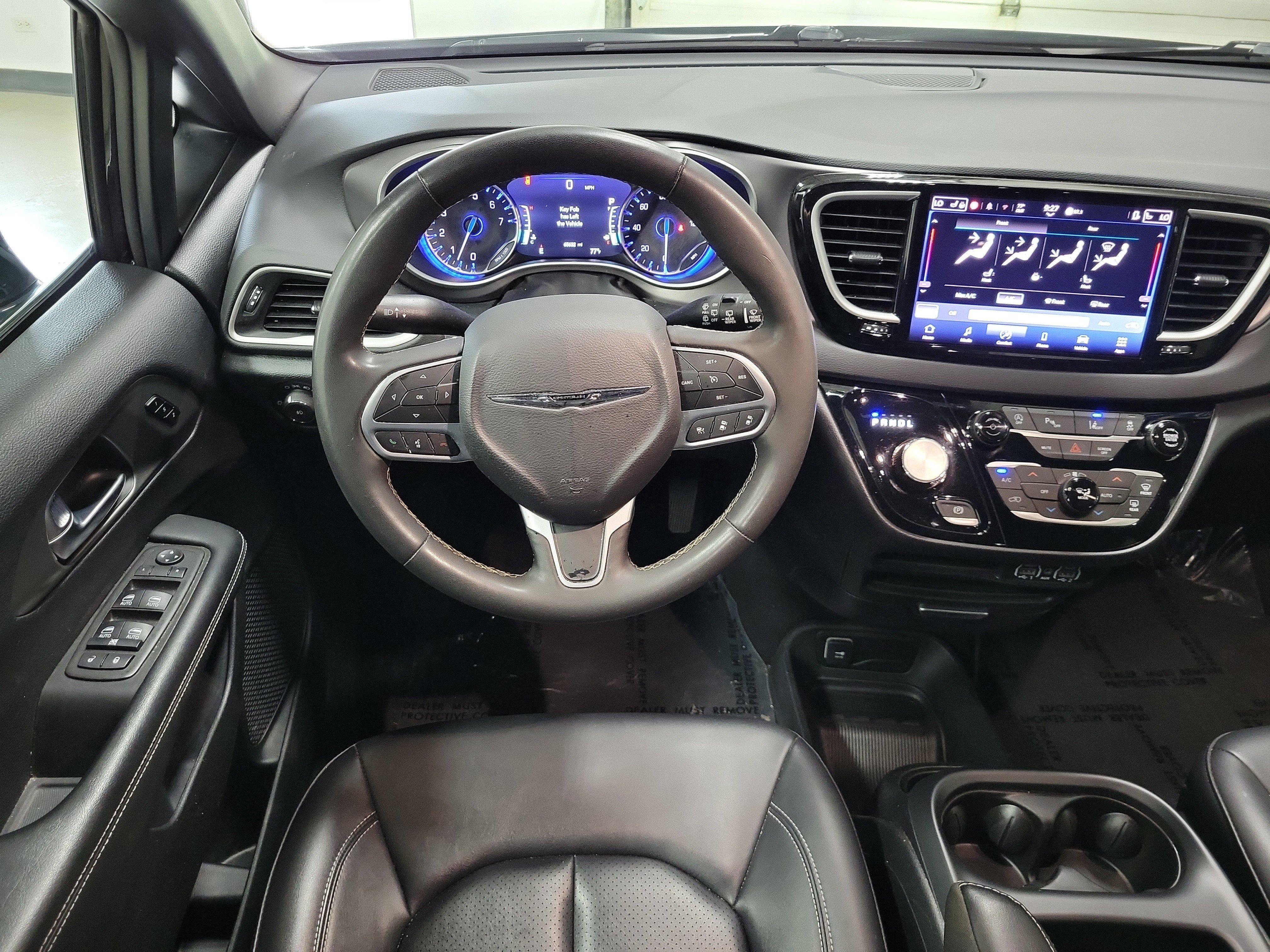 Used 2025 Chrysler Pacifica Select FWD image 13