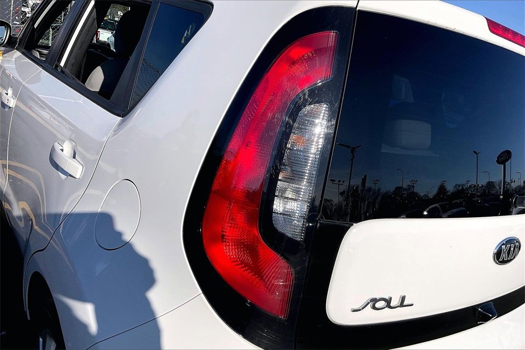 Used 2016 Kia Soul + image 21