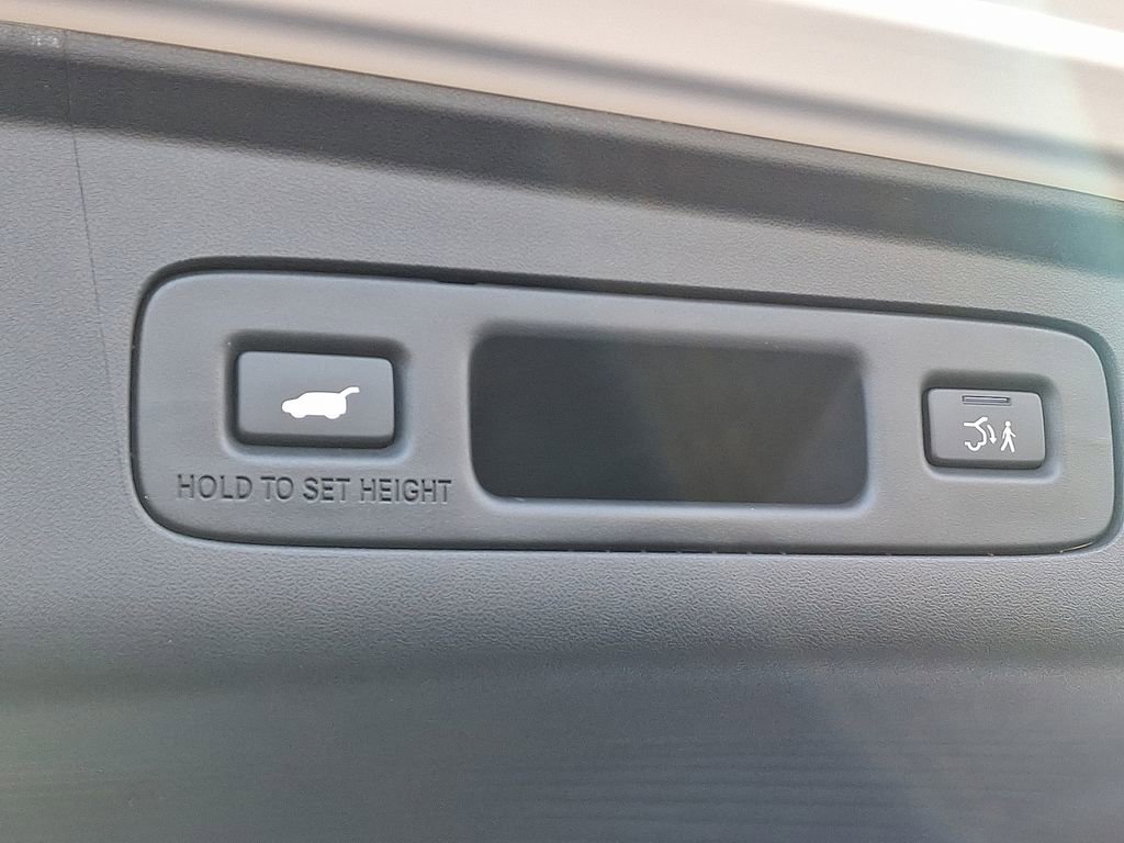 Certified 2025 Acura ADX AWD image 31