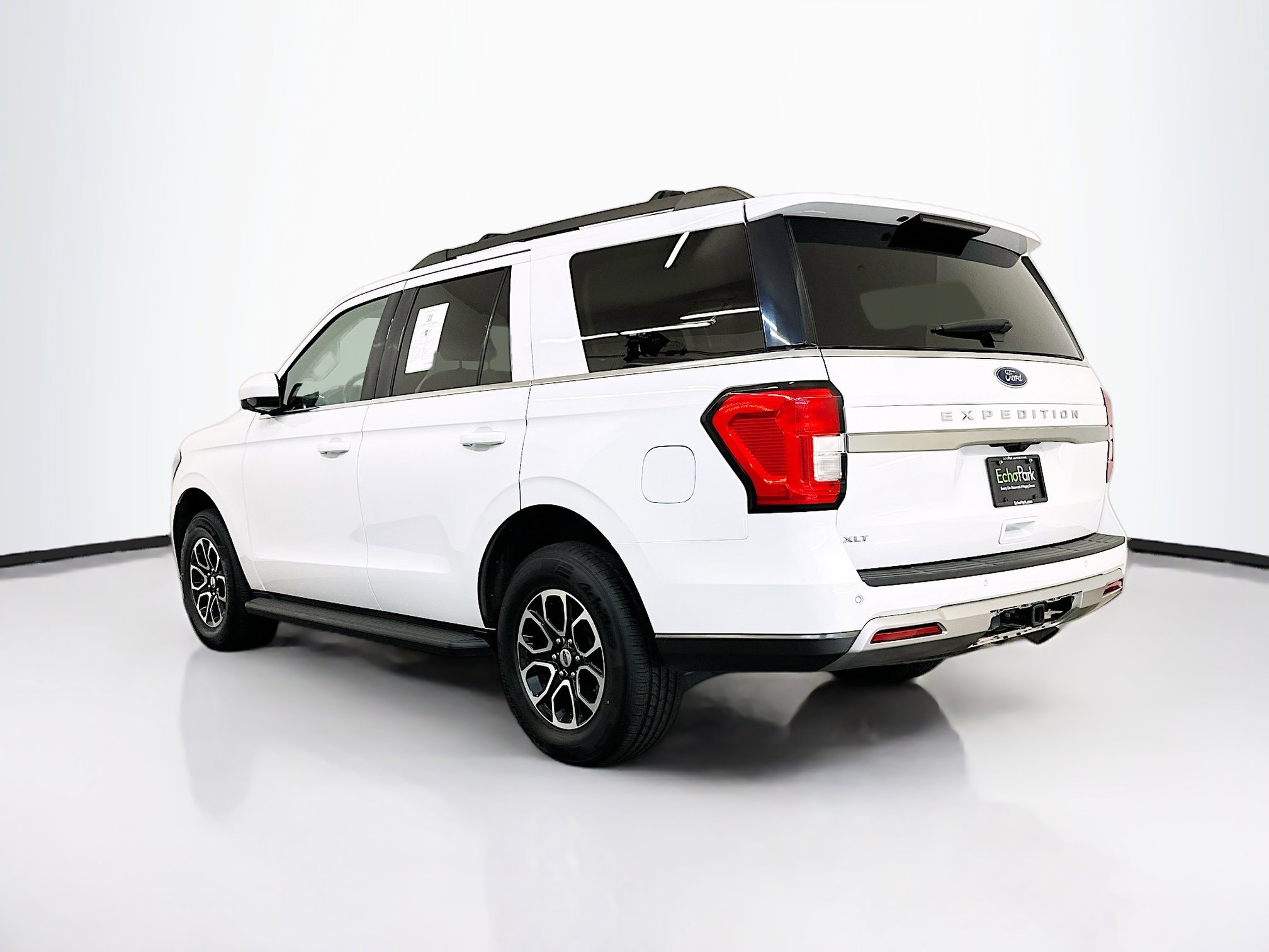 Used 2024 Ford Expedition XLT image 5