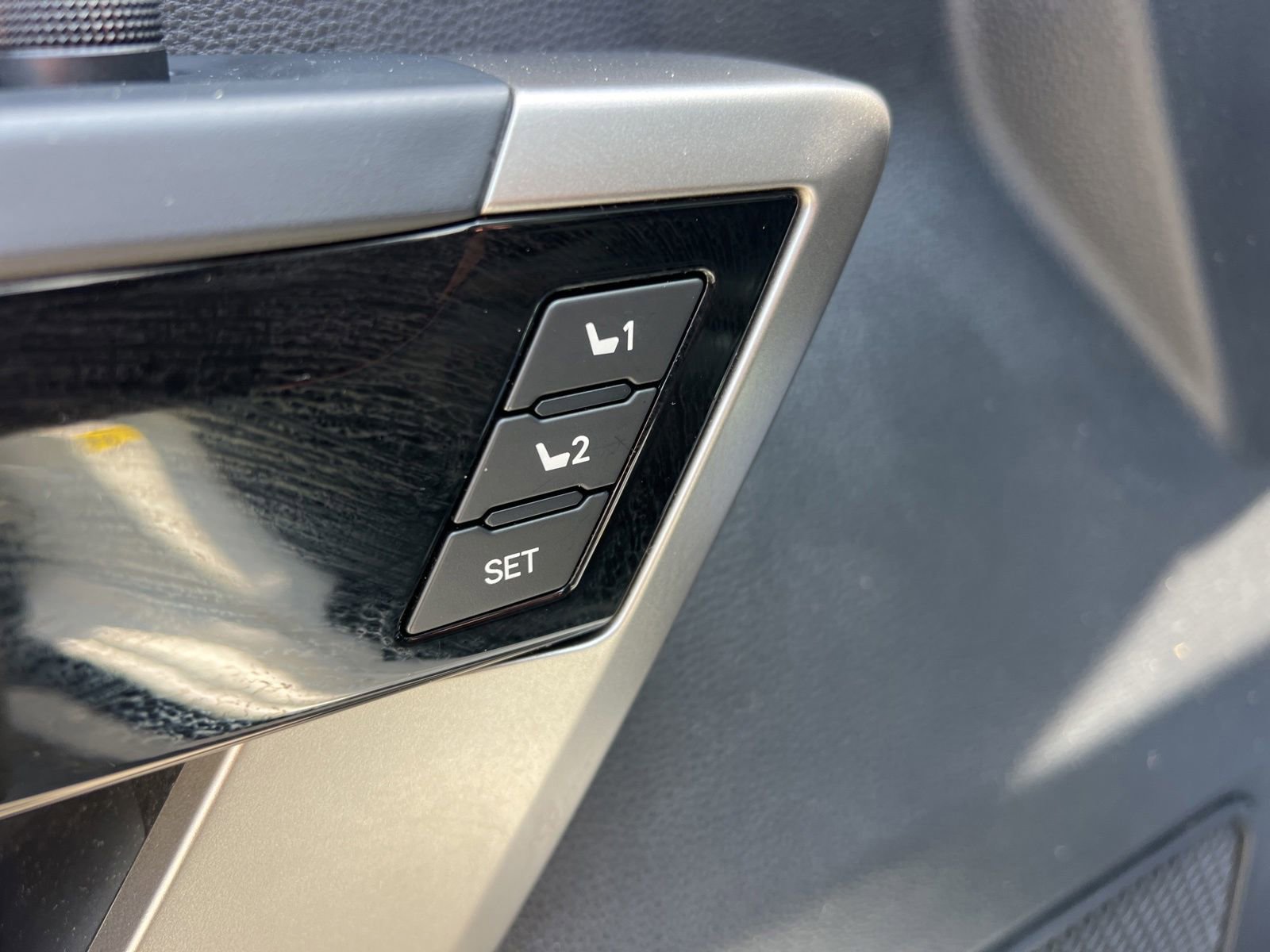 Used 2024 Toyota Tundra Limited AWD/4WD image 31