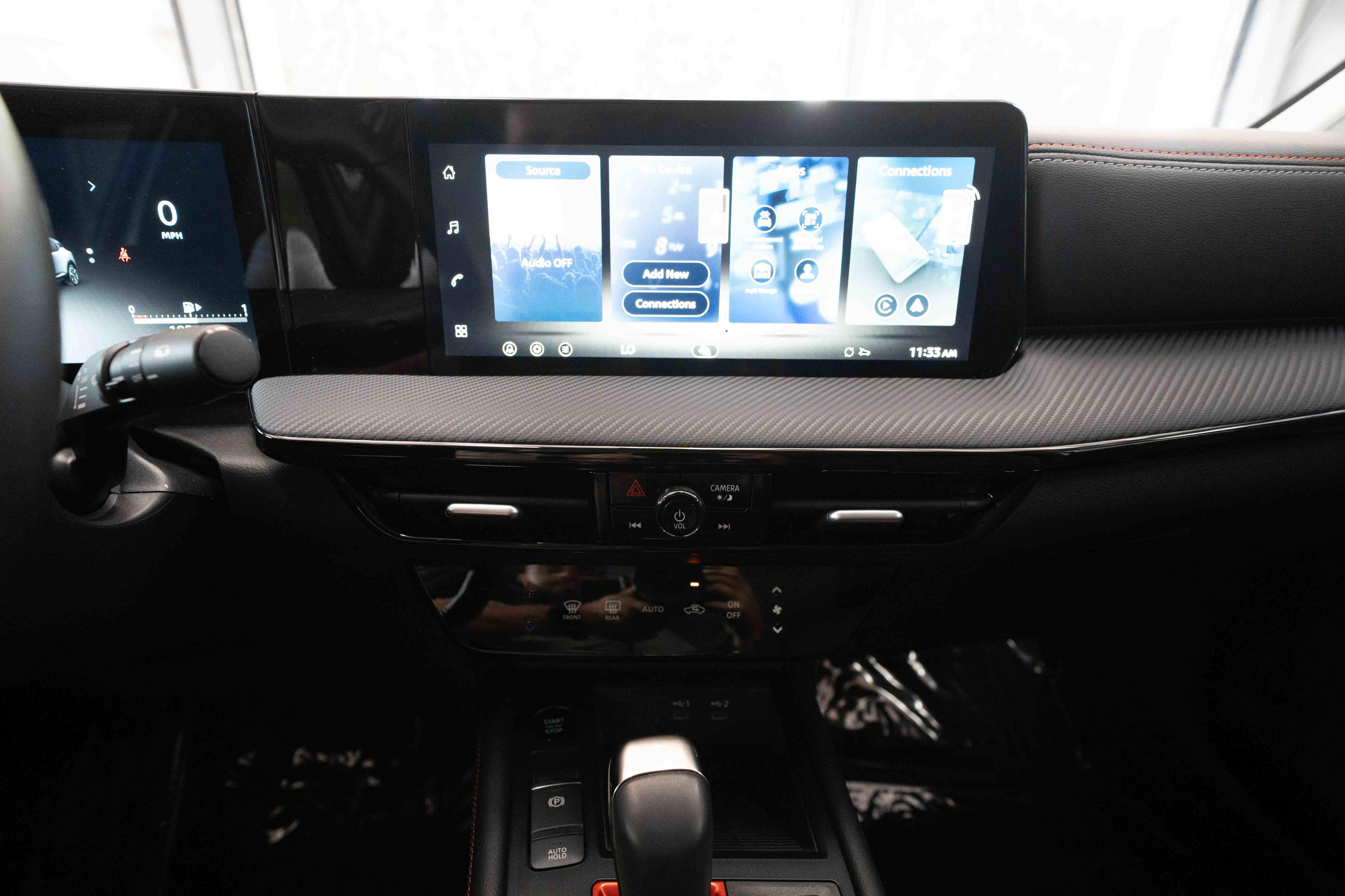 Used 2026 Nissan Kicks SR FWD image 17