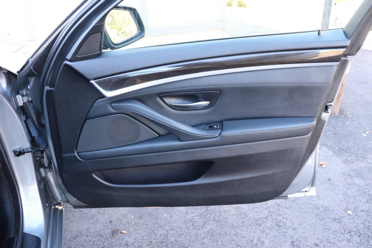 Used 2014 BMW 535d Sedan RWD image 31