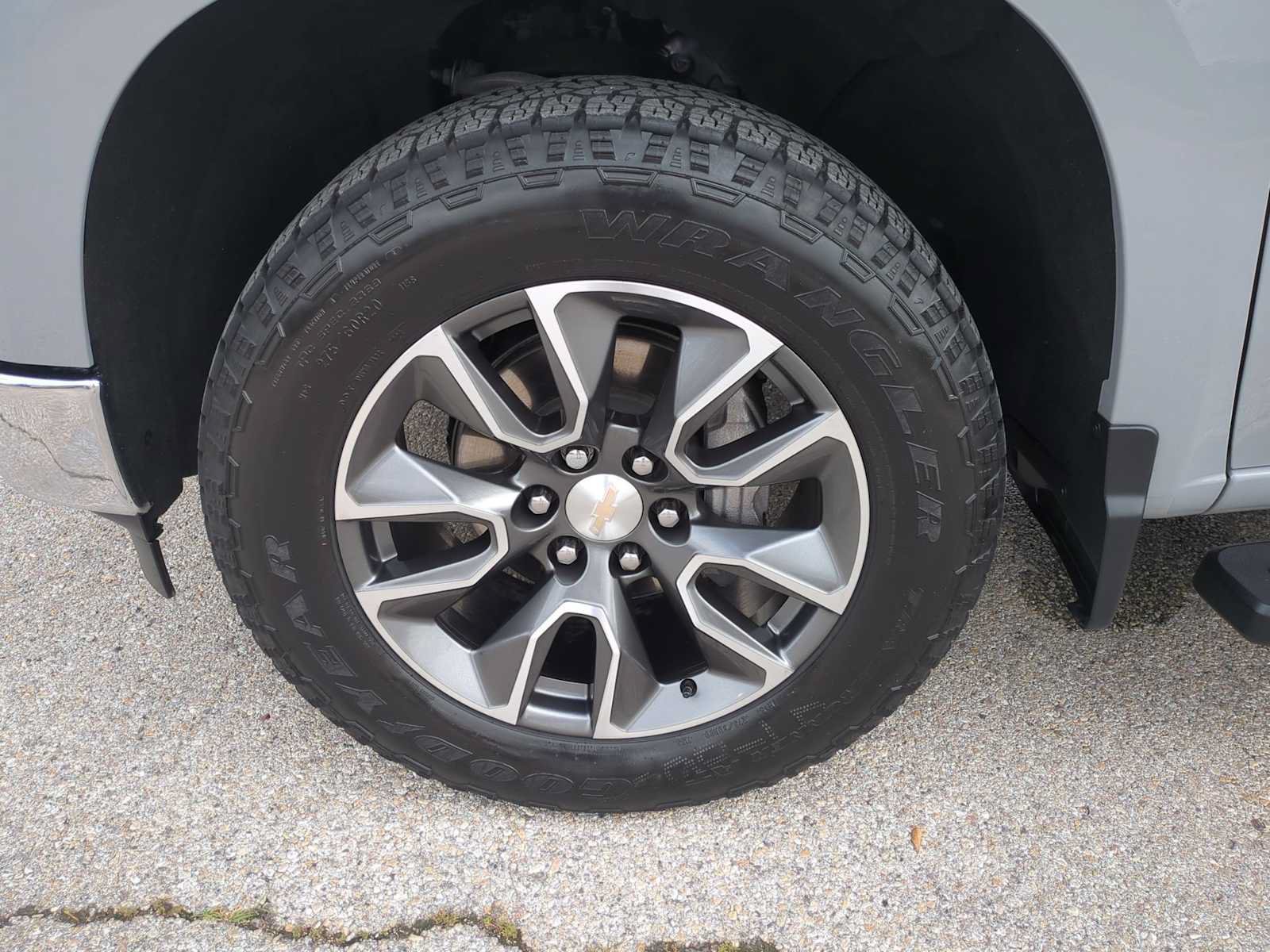Used 2024 Chevrolet Silverado 1500 LT AWD/4WD image 33