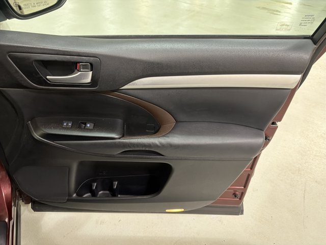 Used 2014 Toyota Highlander XLE AWD/4WD image 39