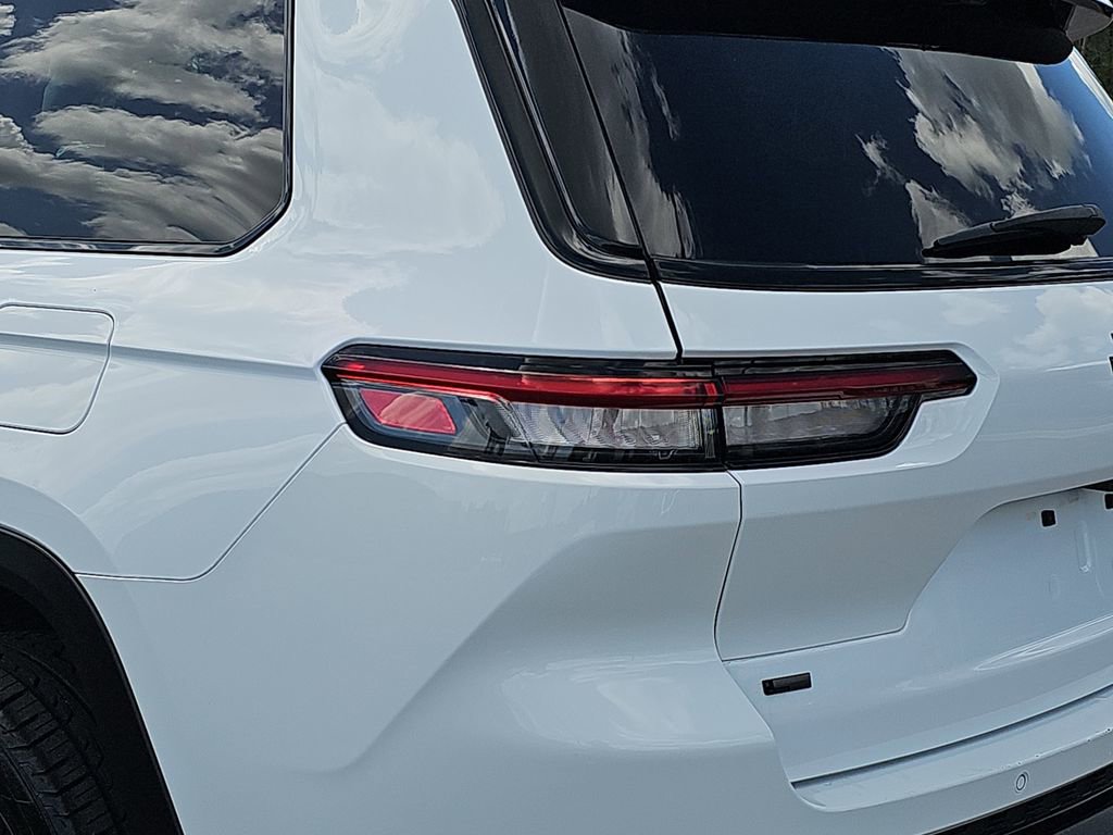 Used 2023 Jeep Grand Cherokee L Limited w/ Luxury Tech Group II image 38