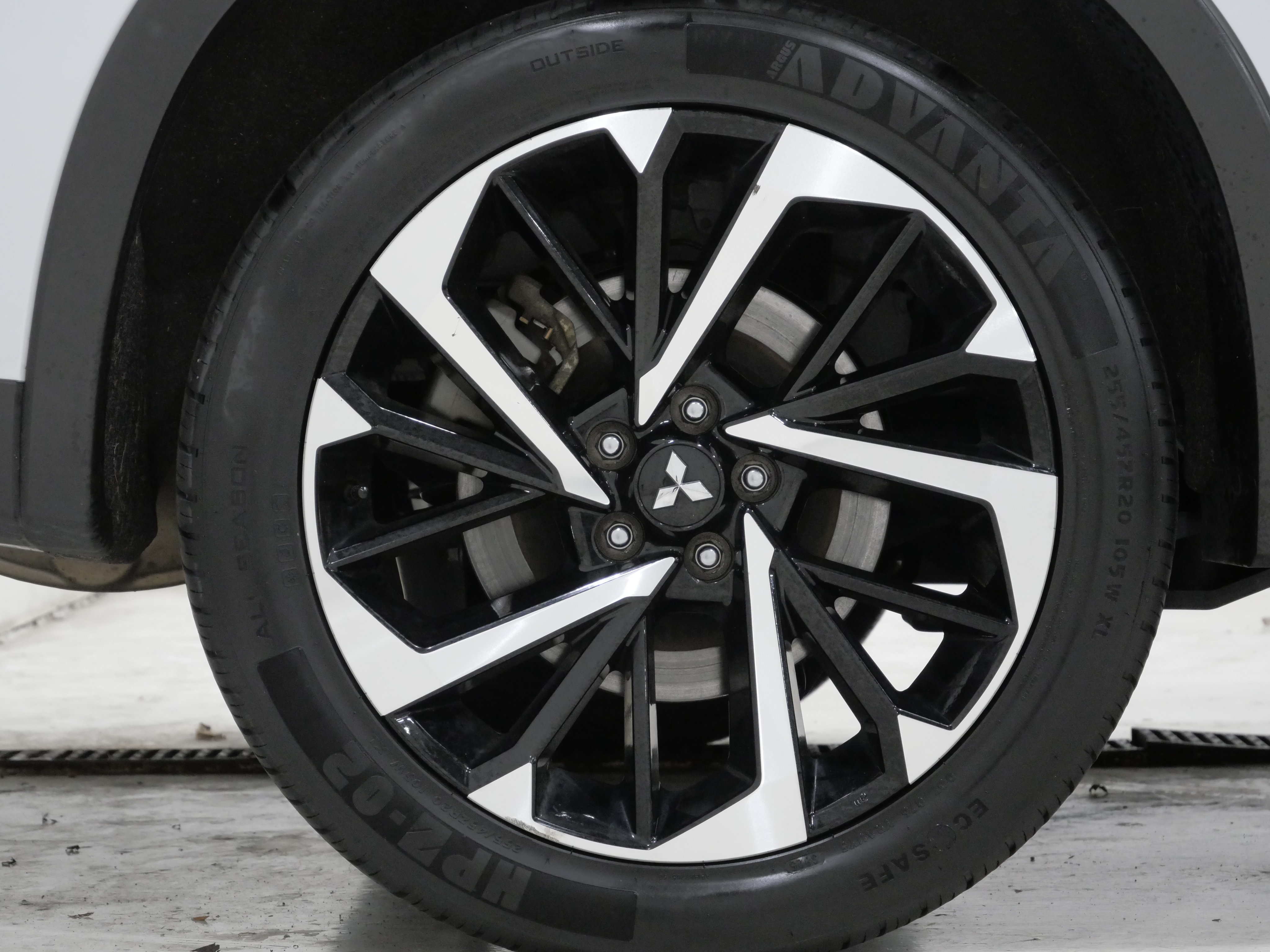 Used 2024 Mitsubishi Outlander AWD image 9