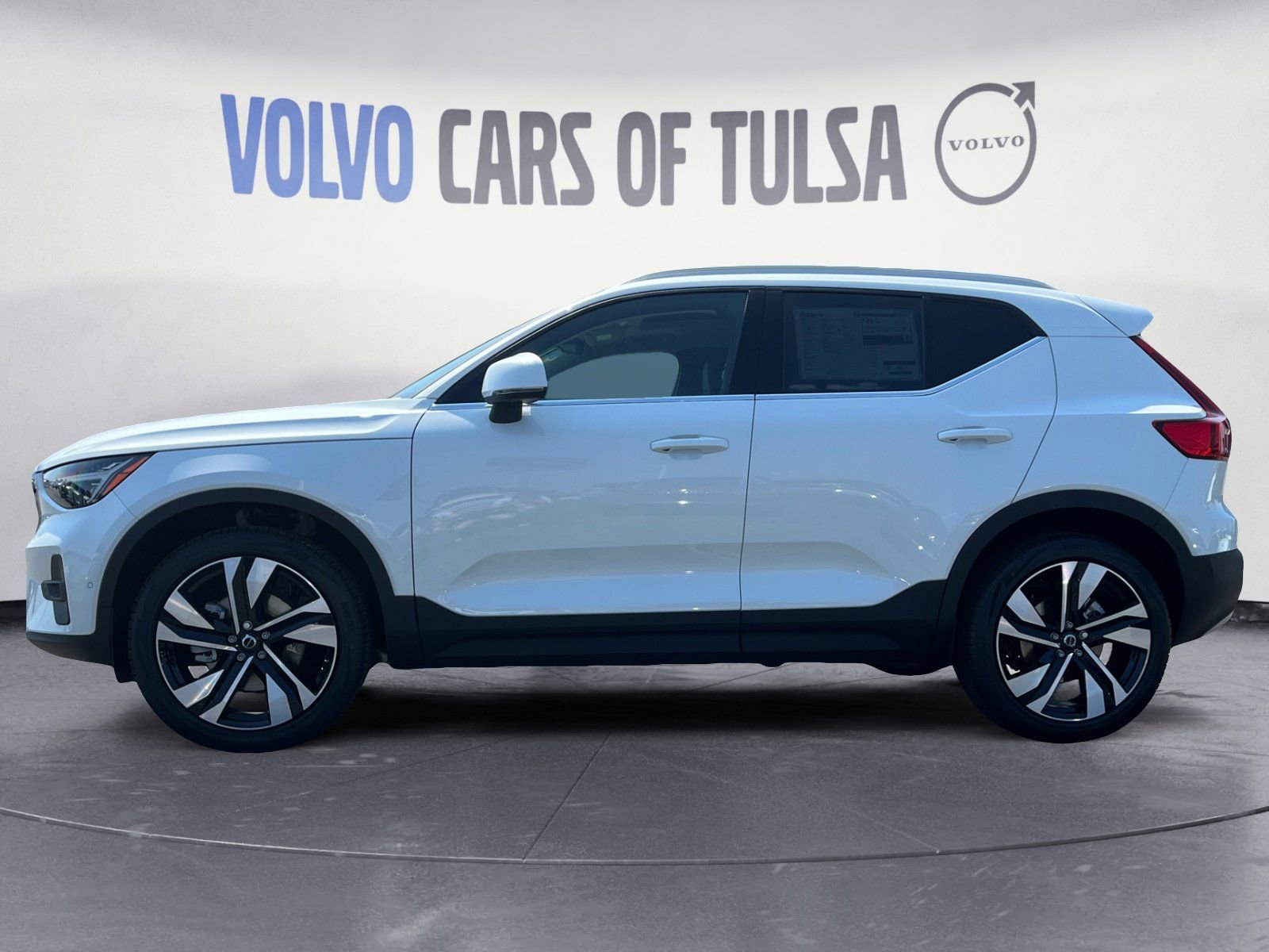 Used 2025 Volvo XC40 B5 Plus w/ Protection Package Premier image 2