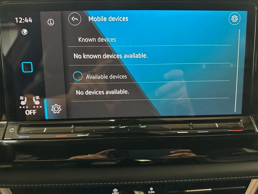 Used 2025 Volkswagen Atlas Cross Sport SE image 28