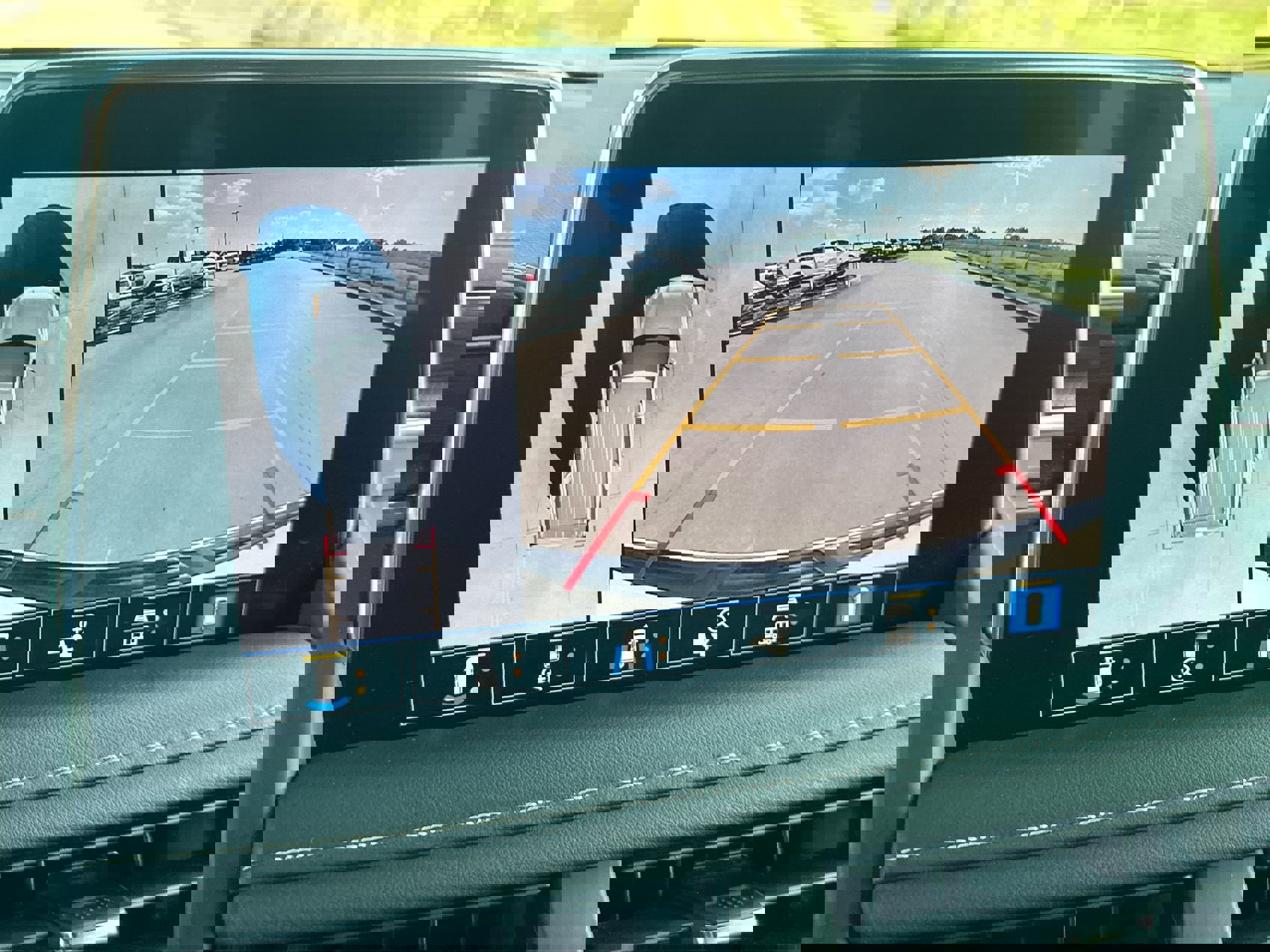 Used 2021 Chevrolet Tahoe Premier w/ Premium Package image 17