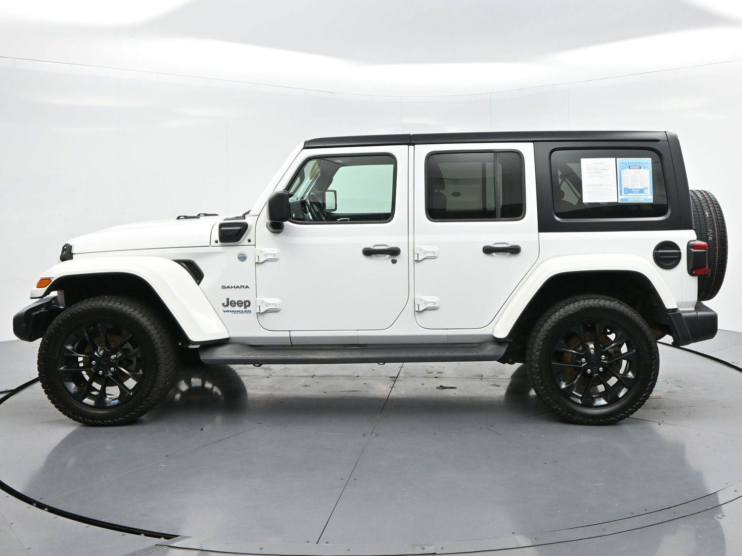 Used 2022 Jeep Wrangler Unlimited Sahara AWD/4WD image 4