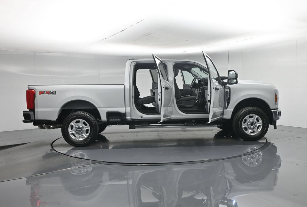 New 2026 Ford F250 XLT w/ FX4 Off-Road Package AWD/4WD image 4