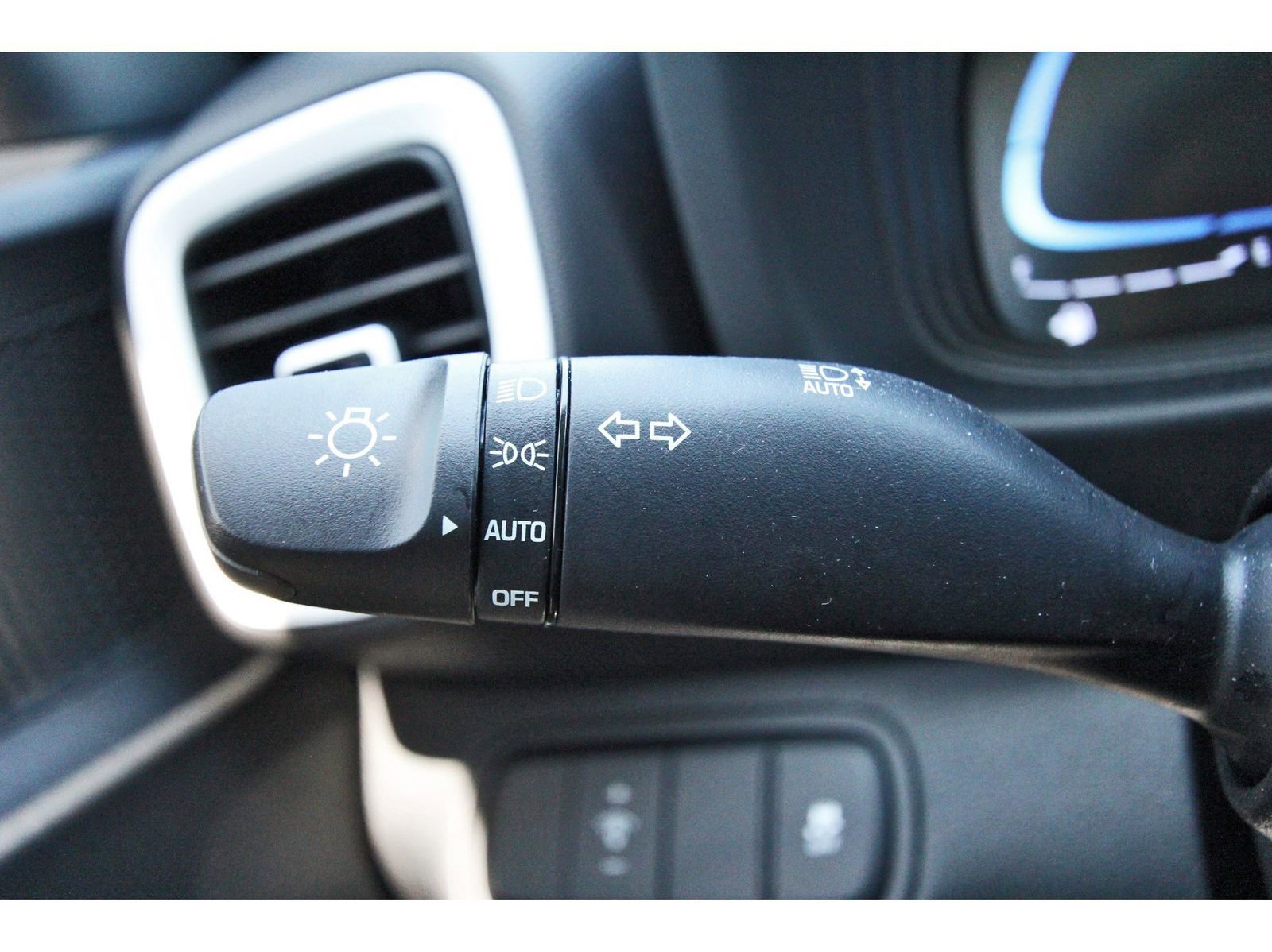 Used 2025 Hyundai Venue Limited image 21