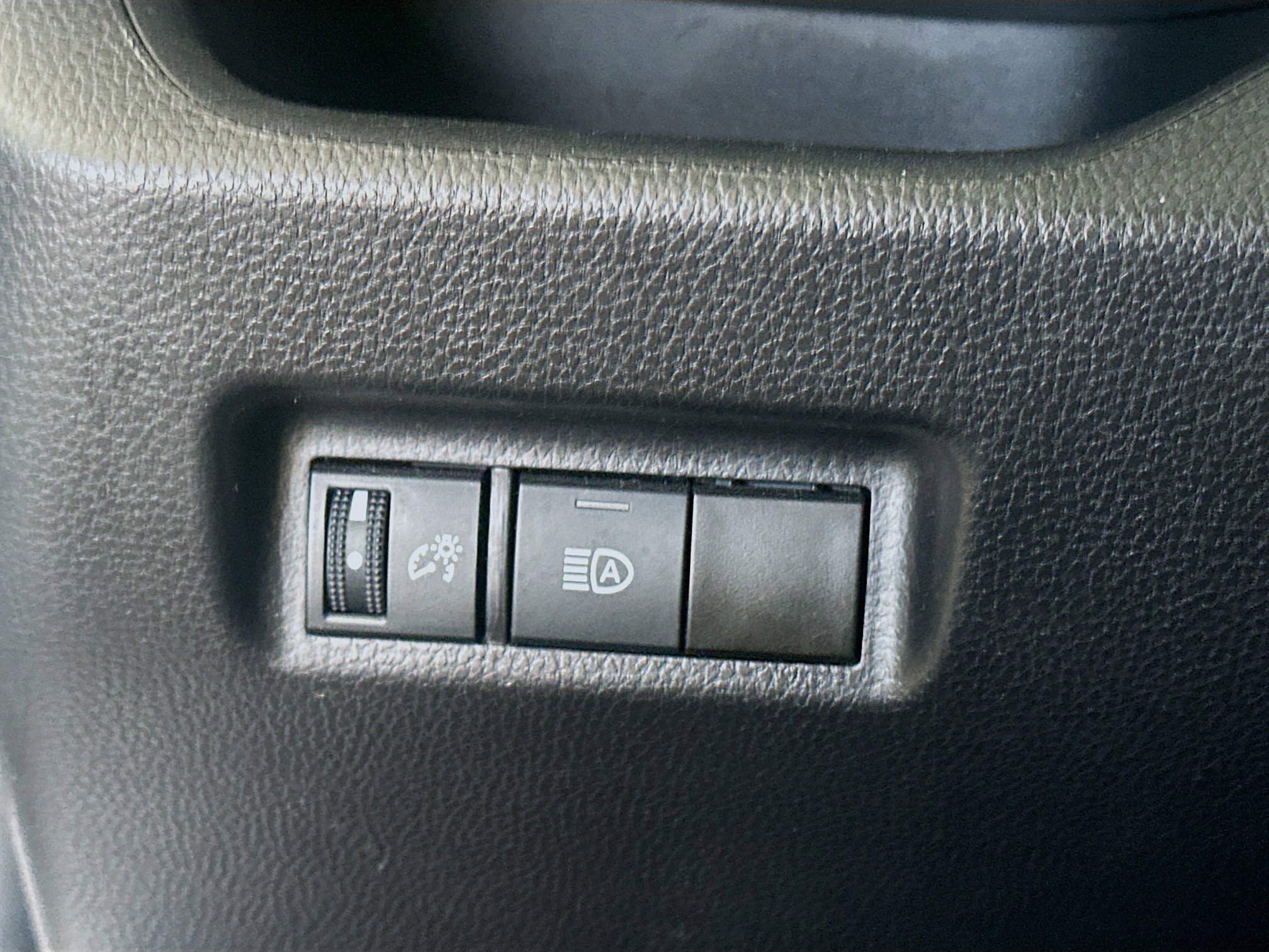 Used 2025 Toyota RAV4 XLE AWD/4WD image 17