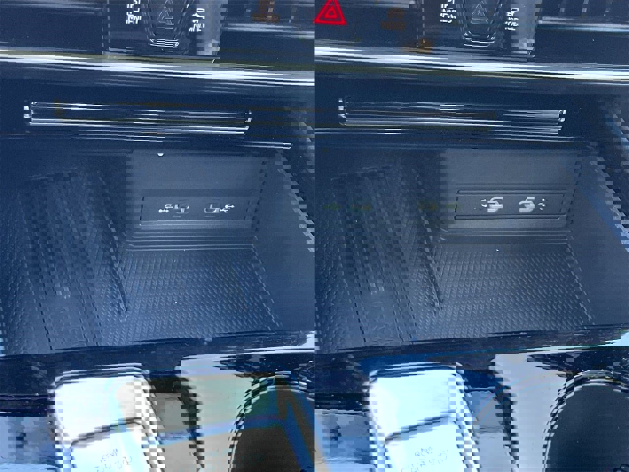 New 2026 Volkswagen Atlas Cross Sport SEL R-Line image 25