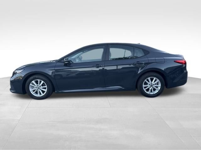 Used 2025 Toyota Camry LE image 2