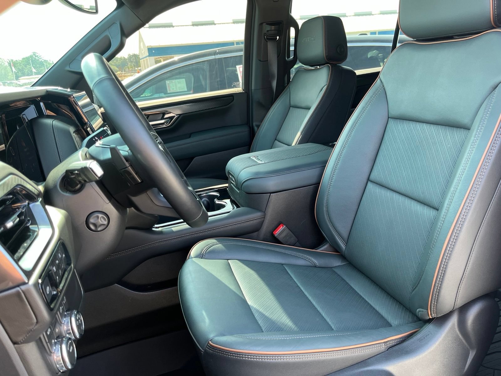 Used 2026 GMC Yukon XL AT4 AWD/4WD image 8