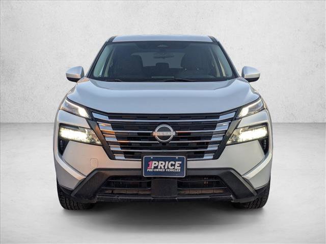 Used 2024 Nissan Rogue SV image 2