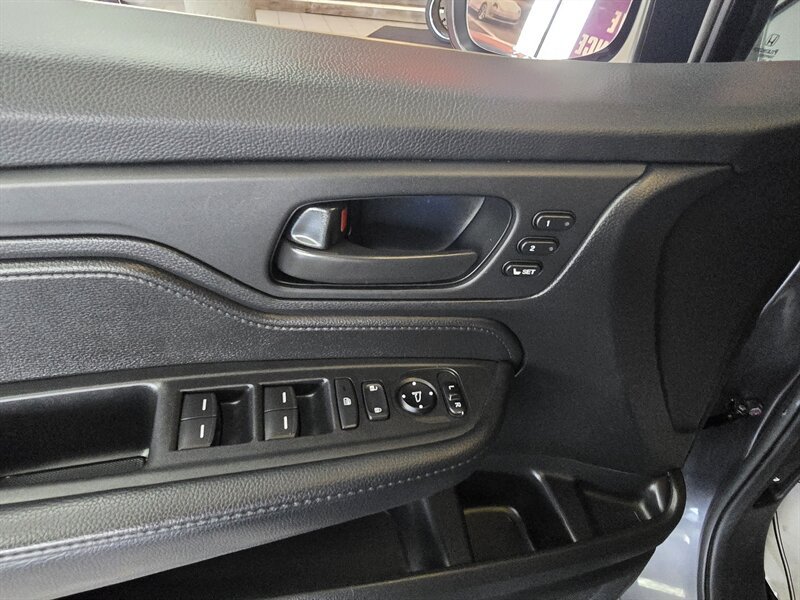 Used 2025 Honda Odyssey EX-L image 18