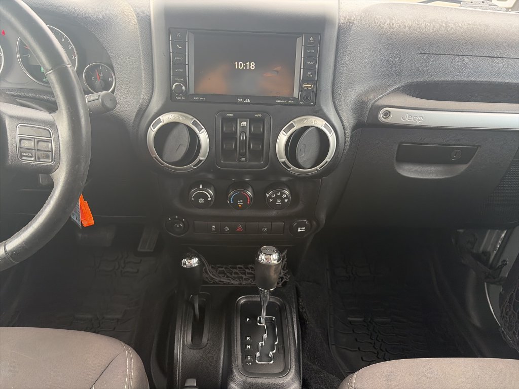 Used 2017 Jeep Wrangler Unlimited Sahara w/ Connectivity Group AWD/4WD image 15