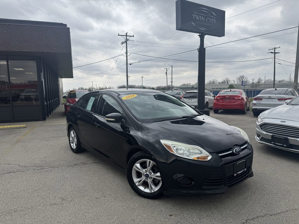 Used 2014 Ford Focus SE w/ SE Winter Package FWD image 1