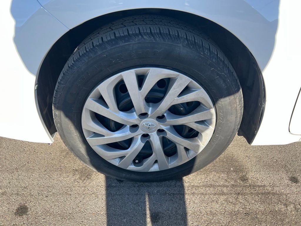 Used 2019 Toyota Corolla LE image 11