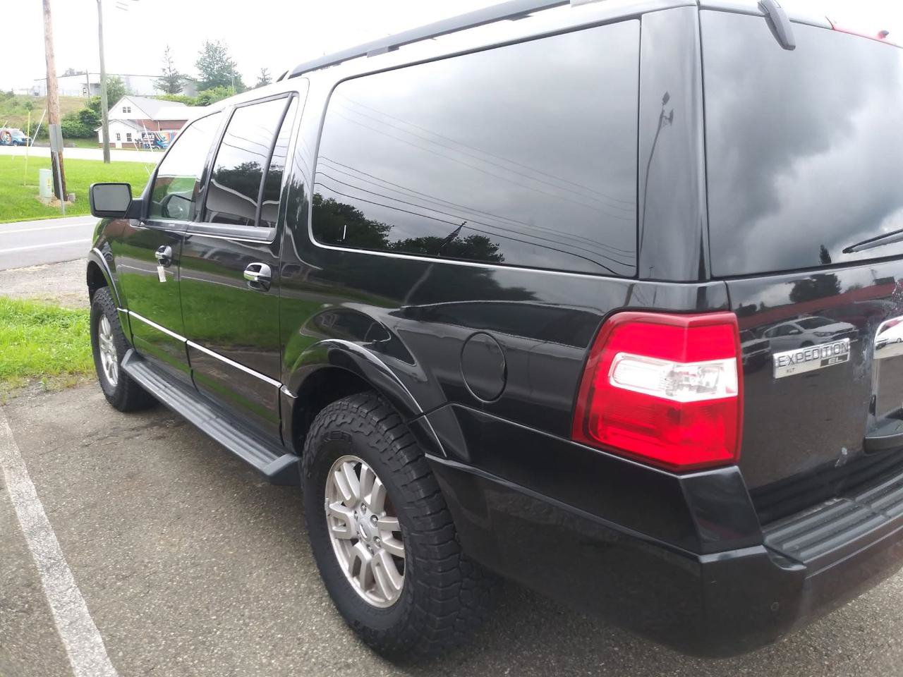 Used 2011 Ford Expedition EL XLT AWD/4WD image 2