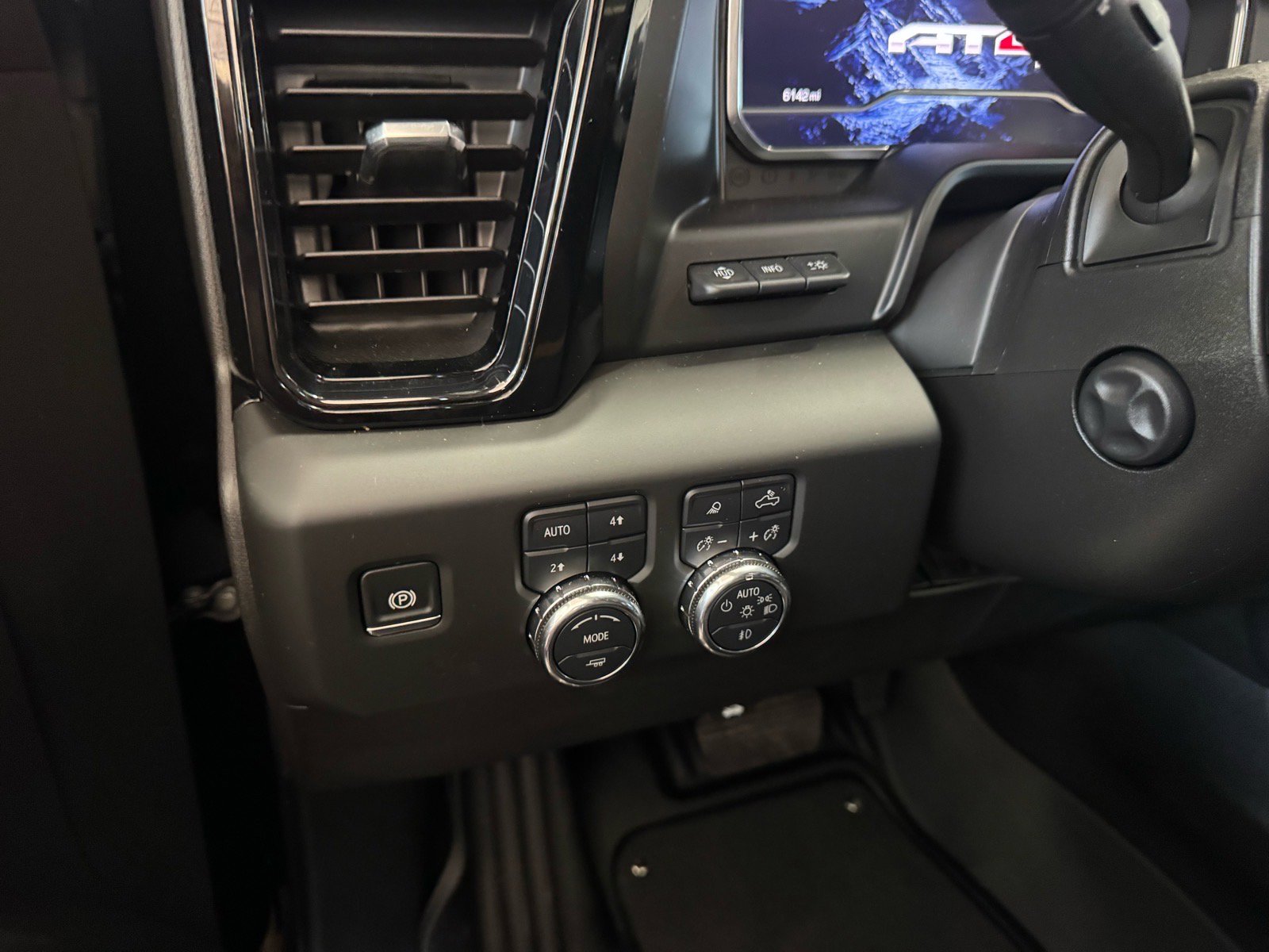 Used 2025 GMC Sierra 1500 AT4 w/ AT4 Premium Package image 19
