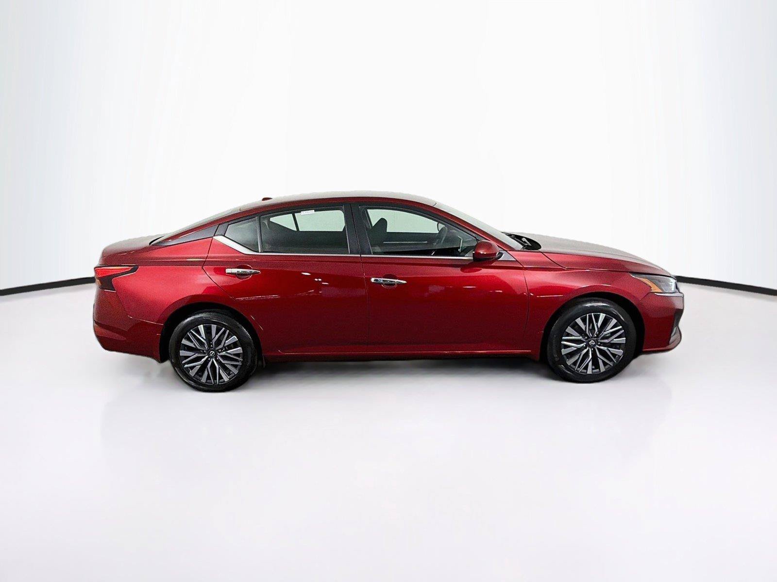 Used 2023 Nissan Altima 2.5 SV AWD/4WD image 12