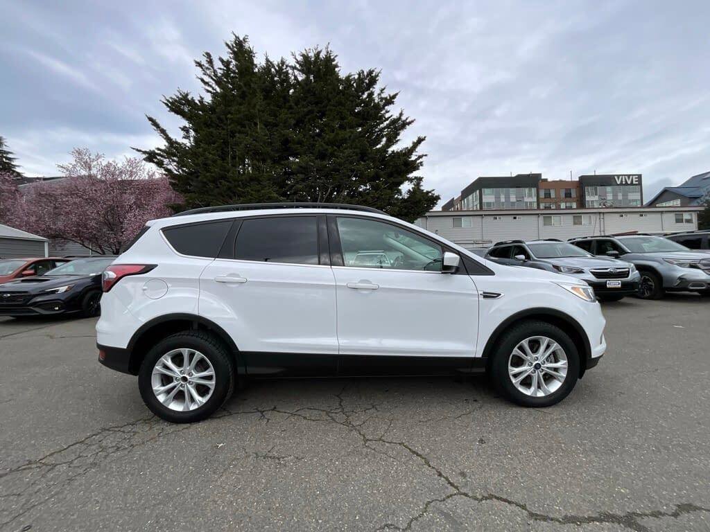 Used 2018 Ford Escape SE image 9