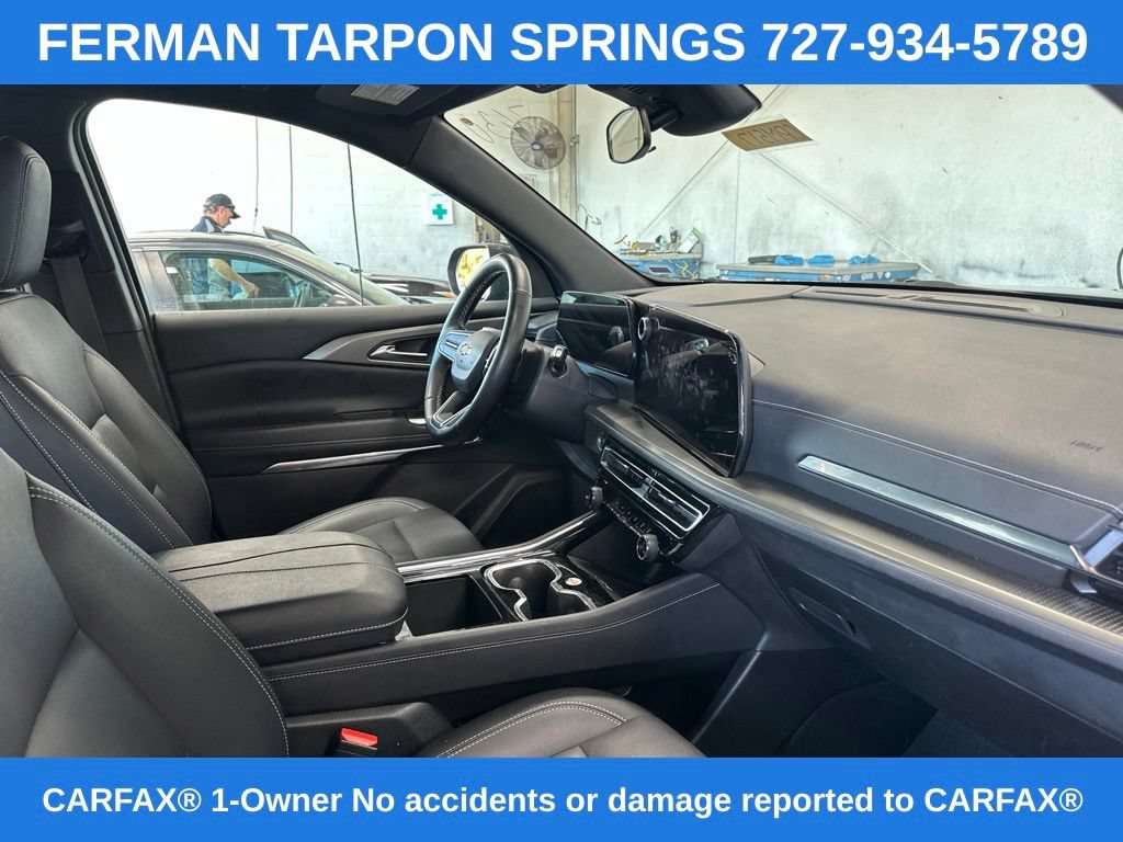 Used 2025 Chevrolet Traverse LT FWD image 4