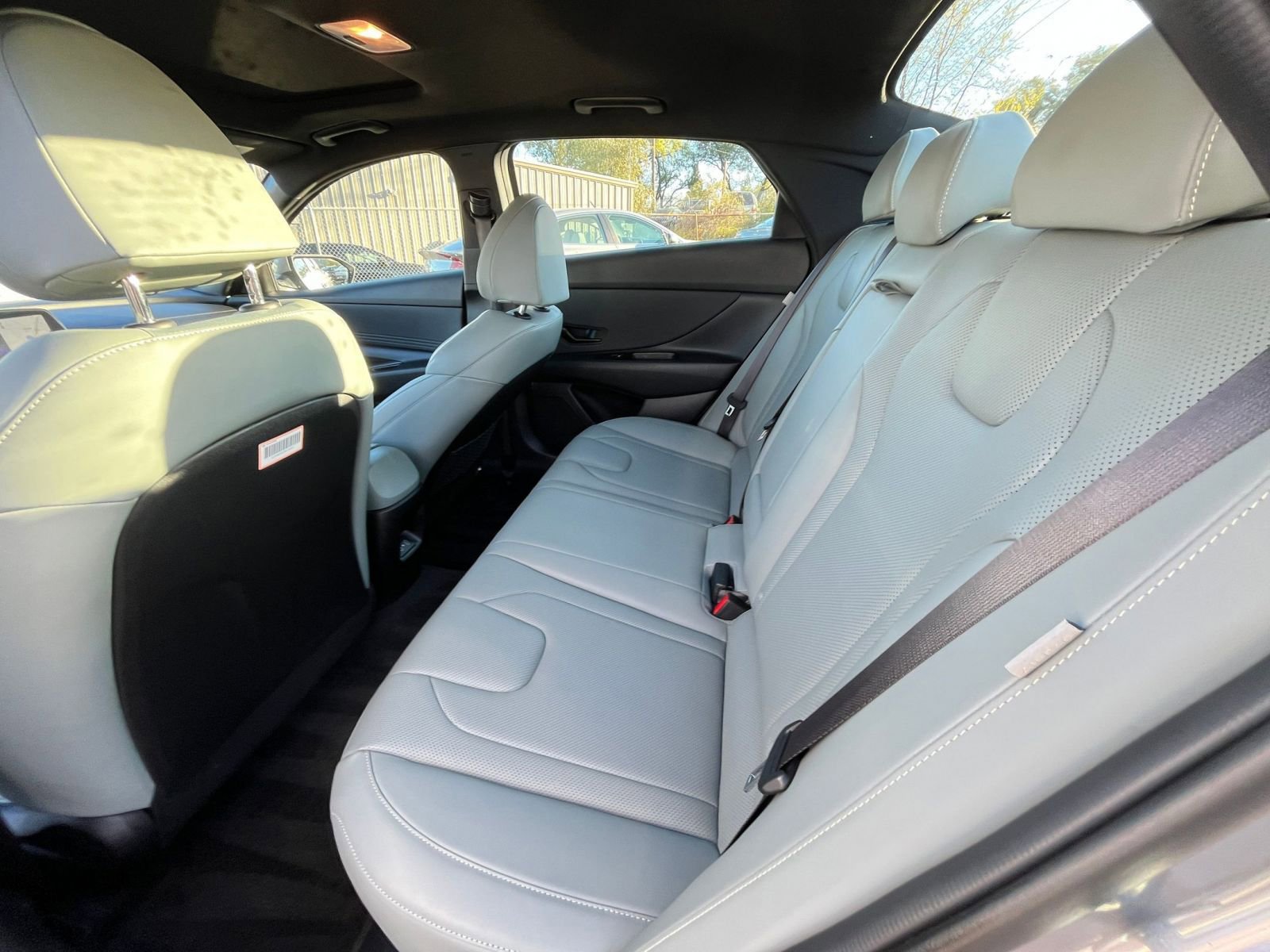 Used 2025 Hyundai Elantra Limited image 27